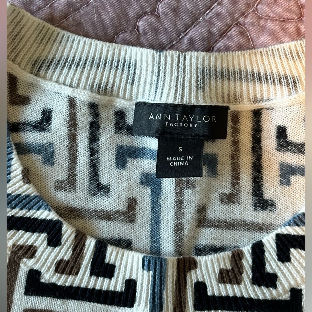 Ann Taylor Factory Black and White Patterned Short Sleeve Sweater - Picture 10 of 10
